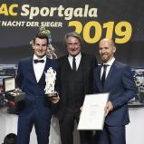 ADAC Motorsportler des Jahres Dennis Ullrich, ADAC Sportpräsident Hermann Tomczyk, Laudator Bernd Eckenbach
